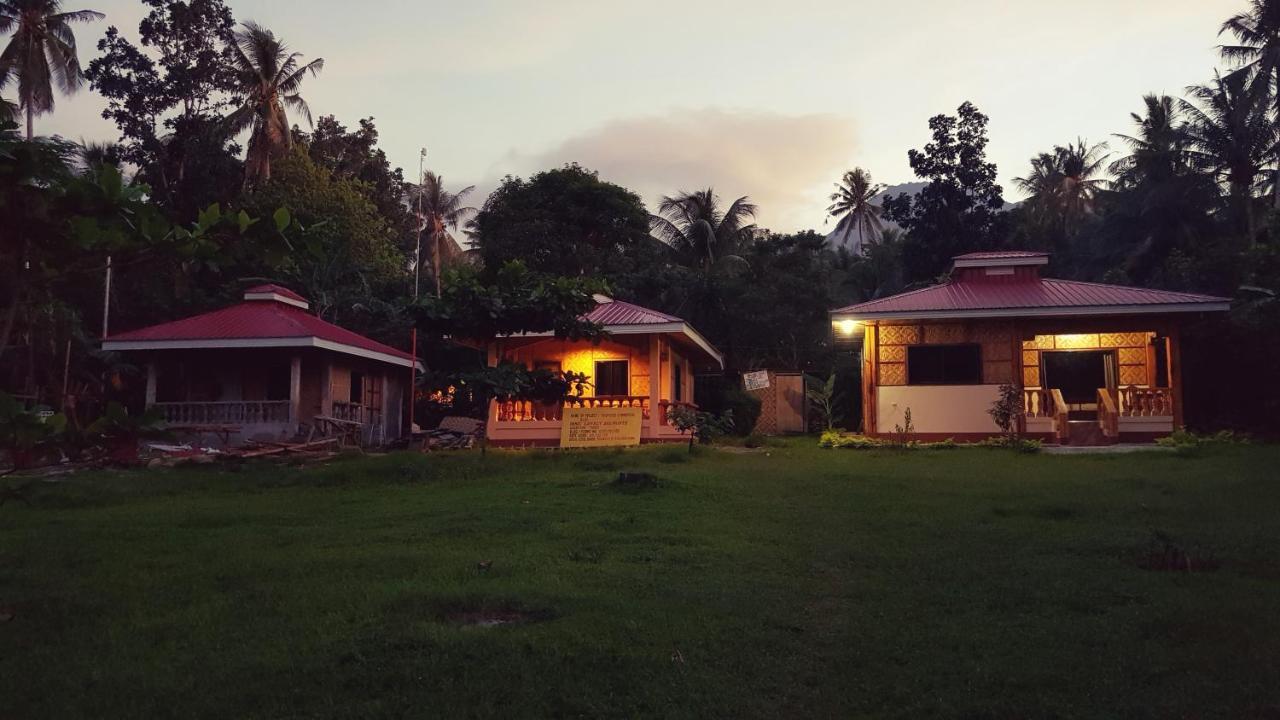 Paco'S Garden Home Stay Мамбахао Екстер'єр фото