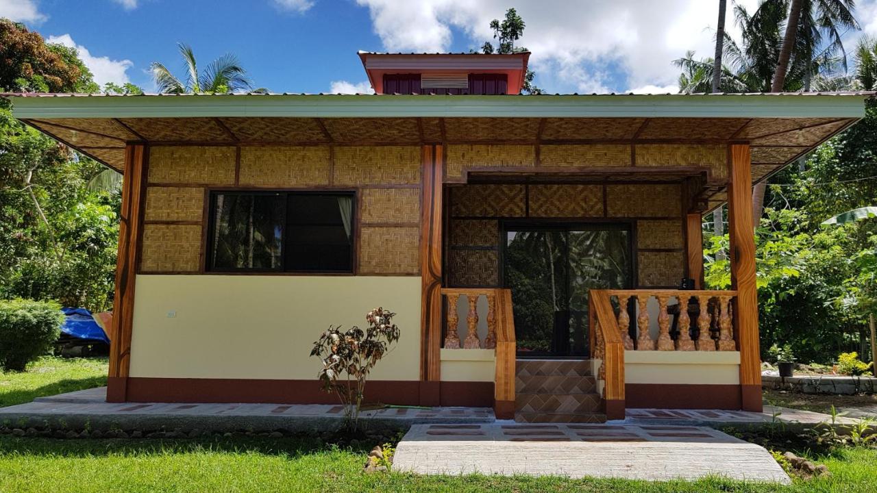 Paco'S Garden Home Stay Мамбахао Екстер'єр фото