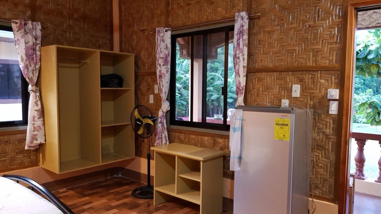 Paco'S Garden Home Stay Мамбахао Екстер'єр фото