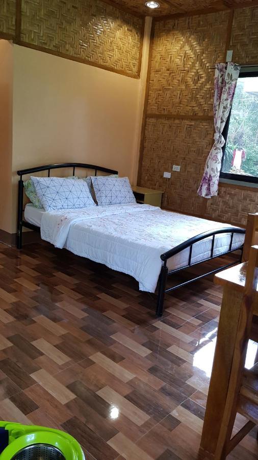 Paco'S Garden Home Stay Мамбахао Екстер'єр фото