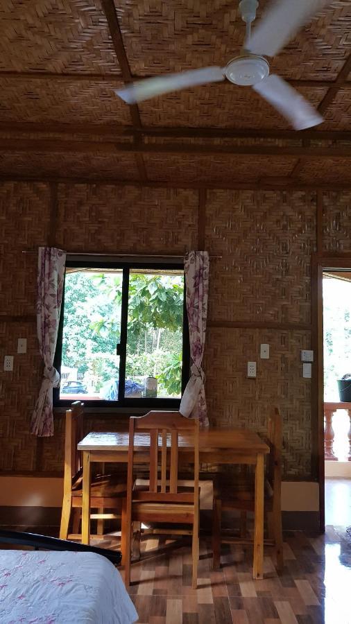 Paco'S Garden Home Stay Мамбахао Екстер'єр фото