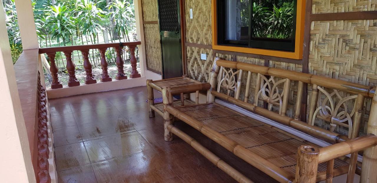 Paco'S Garden Home Stay Мамбахао Екстер'єр фото