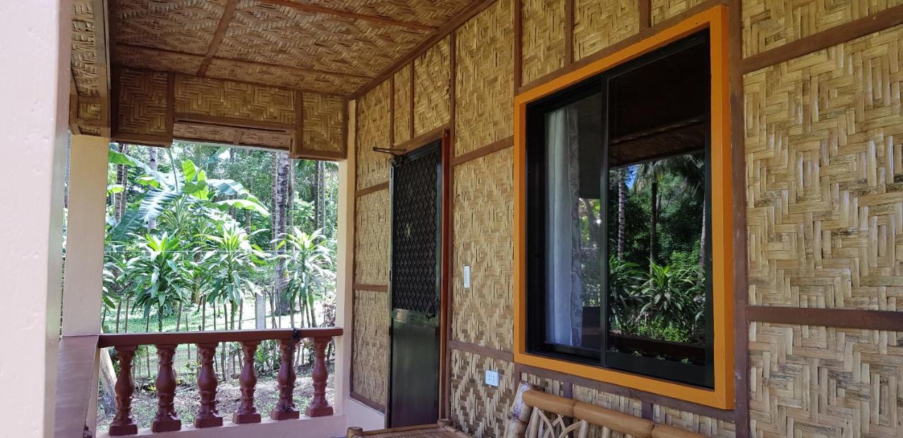 Paco'S Garden Home Stay Мамбахао Екстер'єр фото