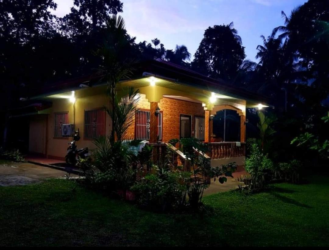 Paco'S Garden Home Stay Мамбахао Екстер'єр фото