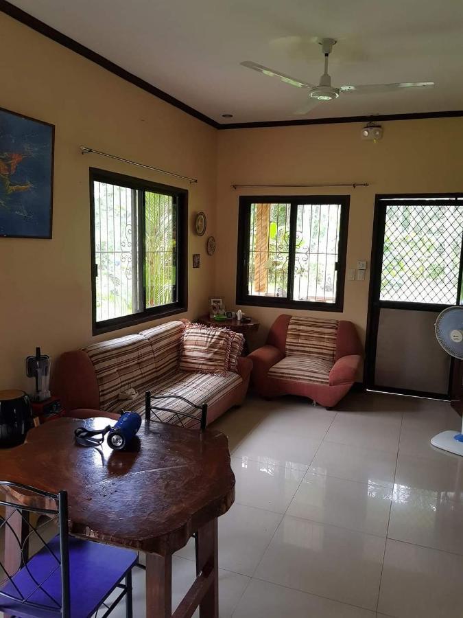 Paco'S Garden Home Stay Мамбахао Екстер'єр фото