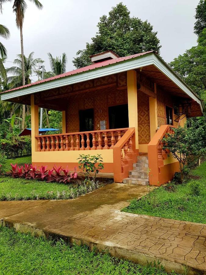 Paco'S Garden Home Stay Мамбахао Екстер'єр фото