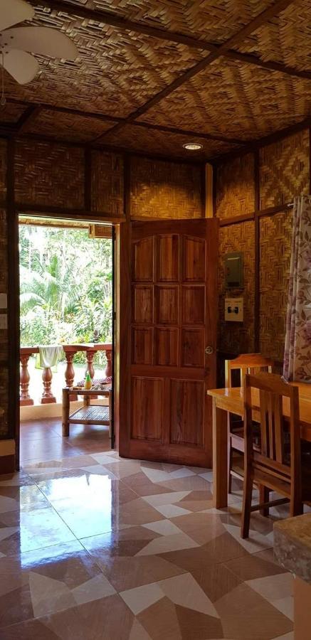 Paco'S Garden Home Stay Мамбахао Екстер'єр фото